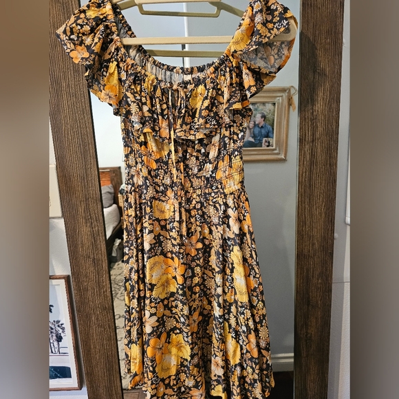 SPELL Hibiscus Lane off the shoulder Sundress - Picture 5 of 7